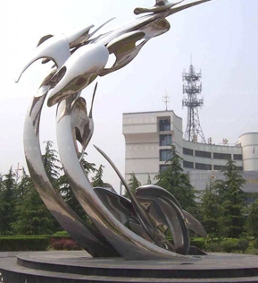 不鏽鋼雕塑跟大連成人抖音免费版的不同